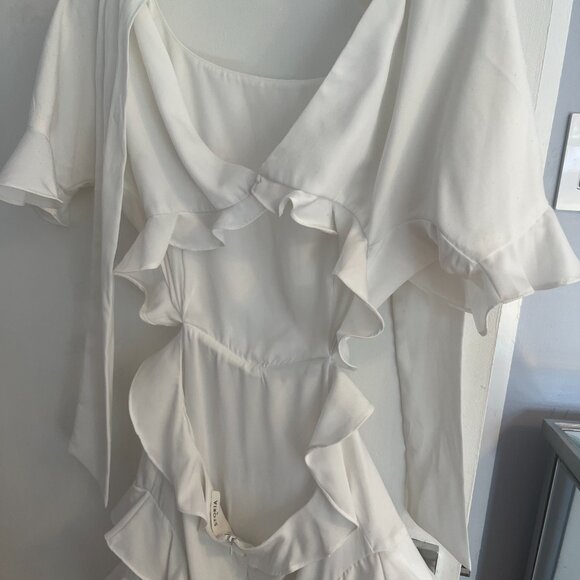 Ruffled elegant flowy white dress - open back - Picture 4 of 7